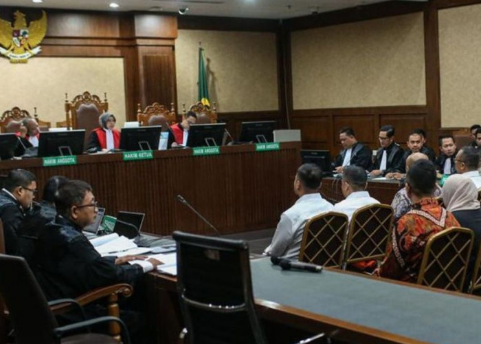 Sidang Perdana Kasus Dugaan Pemerasan Sertifikasi K3: Immanuel Ebenezer Didampingi Munarman dan Aziz Yanuar