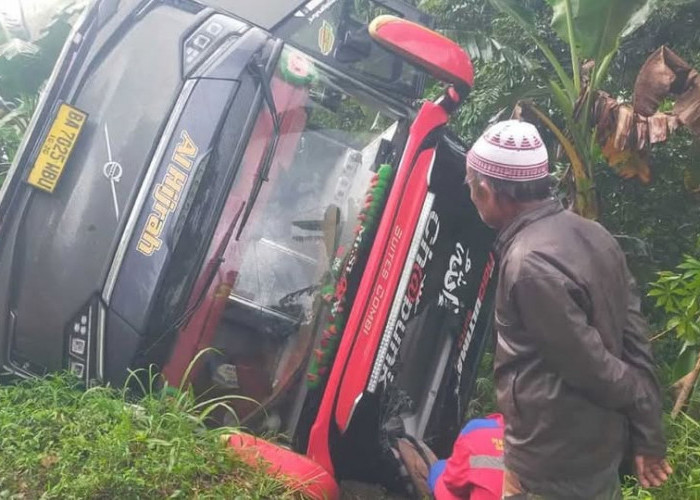 Bus yang Mengangkut 'Urang Awak,, Masuk Jurang di Lahat, 1 Penumpang Tewas 