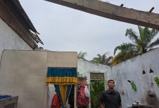 Ketika Warga Sholat Tarawih, Angin 'Mengamuk' di Desa Lubuk Tua, Belasan Rumah Rusak 