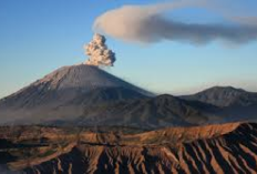 Gunung Semeru Erupsi Letusan Abu Vulkanik Setinggi 500 Meter di Atas Puncak, Masyarakat Diimbau Waspada!