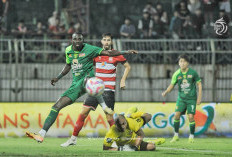 Sisakan 5 Laga, Persebaya Belum Menyerah Bersaing Rebut Trofi Juara Liga 1 2024/2025