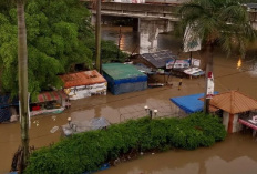 Kesian, Ratusan Rumah di Tangerang Terendam Banjir Karena Tanggul Sungai Cimanceuri Jebol...
