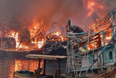 Kebakaran Besar Hanguskan 24 Kapal Nelayan di Pelabuhan Pelindo Tegal, Kerugian Ditaksir Capai Puluhan Miliar