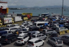 Membludak, 29 Ribu Mobil Antri Panjang Pelabuhan Merak-Bakauheni, Polisi Terapkan Sistem Ini...