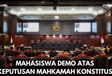 Belum Puas dengan Keputusan Mahkamah Konstitusi, Sejumlah Mahasiswa Kembali Datangi Gedung DPR di Jakarta...