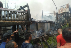 Warga Panik Dua Rumah Rumah Terbakar, Satu Korban Terluka