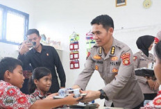 Dukung Program Presiden Prabowo, Polda Sumsel Menggelar Program Makan Bergizi Gratis di SDN 036 Palembang