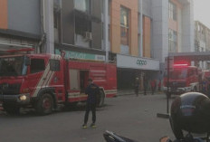 Panik! Palembang Square Mall Terbakar, Asap Hitam  Membumbung dari Lantai 5, Petugas Berjibaku Pemadaman...