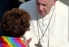 Picu Perdebatan Sengit, Paus Sarankan Gereja Berkati Perkawinan Sejenis