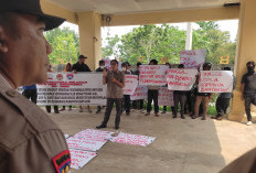Tuntutannya Tak Digubris, Warga Bikin Demo Seri Ke 2, Wakil Rakyatnya Cuek Tak Ada yang Menemui