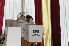 Pemilu 2024, Presiden Jokowi dan Istri Tiba di TPS 10 Gambir, Langsung Nyoblos Tanpa Ragu