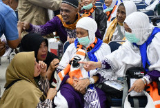 Berkurang 2 Orang,  368 Jemaah Haji Kloter 1 Palembang Mendarat Dengan Selamat. Jemaah Wafat Terima Asuransi