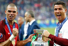  Ini Pesan Menyentuh Ronaldo kepada Pepe Usai Putuskan Pensiun