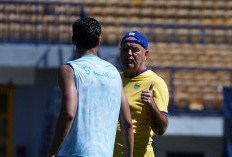 Papan Atas Panas! Bojan Hodak Bicara Rivalitas Juara Super League 2025/2026