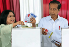 Presiden Jokowi Pantau Hasil Quick Count di Istana Usai Nyoblos di TPS 10 Gambir
