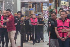 Tertunduk Lesu Keluar Kejagung, Dadan Hindayana Ditahan atas Dugaan Korupsi Makan Bergizi Gratis