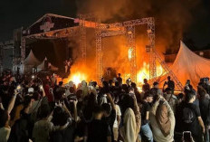 Viral! Aksi Anarkis Penonton Bakar Panggung di Konser Tangerang Lentera Festival 2024, Ternyata Penyebabnya...
