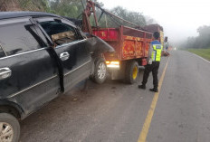 Tragis, Hendak Ganti Ban Belakang Sopir Truk Dihantam Kijang Innova, Tubuh Terjepit Lalu Tewas