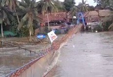 Waspada Banjir Kiriman! Detik-detik Jembatan Gantung Batu Gajah Putus Terseret Banjir 