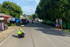 Diduga Sopir Ngantuk, Pickup Nyaris Tabrak Warung, Banting Setir Hantam Motor, 2 Tewas