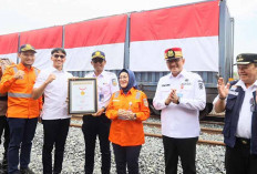 Sekda Sumsel Edward Candra Apresiasi PT KAI Pecahkan Rekor MURI Pemasangan Bendera Merah Putih Terbanyak