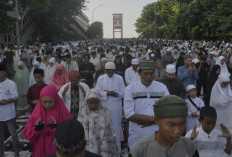 Puluhan Ribu Umat Islam Penuhi Jembatan Ampera Shalat Idul Fitri, Jalin Silahturahni dan Saling Memaafkan..