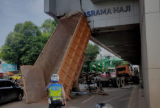 Dump Truk Hantam LRT Asrama Haji, Arus Lalu Lintas Macet, ini Penampakannya! 
