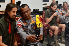 Kisah Haru Kapten Philips Mark Mehrtens Menahan Tangis Saat Video Call Istri Setelah Bebas dari KKB Papua