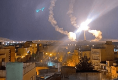 Viral Rakyat Yaman Ramai Nonton Iran Serang Israel Pakai Proyektor Mirip Nobar Bola, Netizen: Alhamdulillah