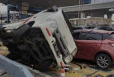Penyebab kecelakaan Beruntun di gerbang Tol Halim Ternyata Truck Asal Palembang, sopirnya baru umur 18 tahun