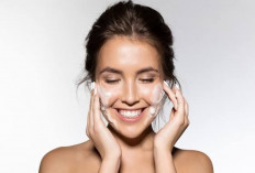 5 Rekomendasi Exfoliating Face Wash, Makin Cerah Bersih Maksimal, Yuk Simak 