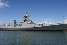 India Kerahkan Kapal Perusak Berpeluru Kendali Setelah terjadi Serangan di Lepas Pantai India.