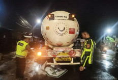  Datang ke TKP Kecelakaan Lalulintas Polisi Ini Shok,  yang Tewas Terlindas Truk Ternyata Orang Tuanya