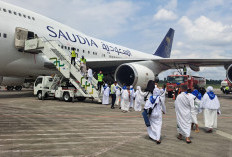 Jemaah Haji Gelombang Kedua Embarkasi Palembang Terbang Menuju Jeddah, Seorang  Tertunda Karena Sakit 