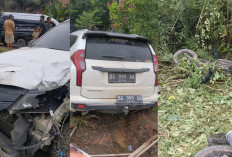 Hendak Nyalip, Pajero Sport Senggol Motor Penjual Pentol, Lepas Kendali Hantam Motor Lain, 3 Tewas