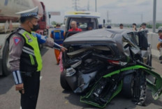 Detik - detik Mobil Sport Hilang Kendali, Hantam Livina di Ruas Tol Kejapanan, Brakkk! 