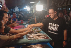 Anies Baswedan Datang Pedagang dan Pengunjung Pasar Senang, Janji Berantas Mafia Beras