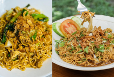 Bikin Sendiri Mie Tektek Khas Gerobakan, Simpel Tapi Rasanya Kaya Bumbu!