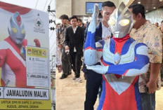 Heboh! ‘Ultraman’ Siap Basmi Kejahatan di DPR RI, Saat Topeng Dibuka, Ternyata Ini Sosok di Baliknya!