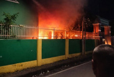 Api Berkobar Jelang Malam, Warga Sekitar SMP Muhammadiyah Prabumulih Panik