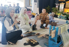 Kembangkan Songket Motif Biduk Cukit, Lebih Mudah Dipadukan Dengan Fashion Masa Kini 