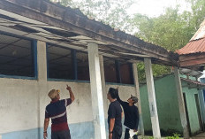 Papan Buruk Plafon Nyaris Ambruk, Sekolah di Desa Lubuk Dalam Direhab Relawan Kampung Indonesia