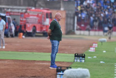 2 Penalti Gagal Jadi Gol, Pelatih Persib Keluarkan Uneg-unegnya Usai Imbang 1-1 Lawan PSIM  