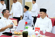 Sinergitas bersama TNI, Pj Gubernur Agus Fatoni Salat Berjamaah di Masjid Raudhatul Ulum Kodam II/Sriwijaya