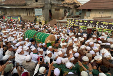 Bikin Merinding! Puluhan Ribu Pelayat Mengantarkan Pemakaman Al Habib Mahdi Muhammad Syahab