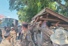 Tigakali Diperingatkan Masih Berjualan di Trotoar, PKL OKU TImur 'Disapu