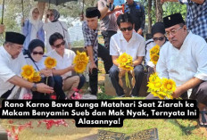 Rano Karno Bawa Bunga Matahari Saat Ziarah ke Makam Benyamin Sueb dan Mak Nyak, Ternyata Ini Alasannya!