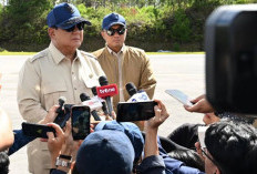 Warga Terharu, Presiden Prabowo Datangi Lokasi Jembatan Pante Dona yang Putus Dihantam Banjir