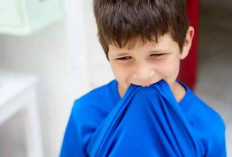 Jangan Biarkan Anak Terus Gigit Baju, Lakukan 3 Cara Ini untuk Menghentikannya