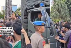 Tegang! Truk TNI Nyelonong Blokade Mahasiswa di Raden Saleh, Polisi Gercep Paksa Kendaraan Mundur